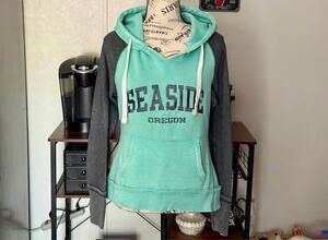 Women’s Basix of America Seaside, Oregon Hoodie Size Small